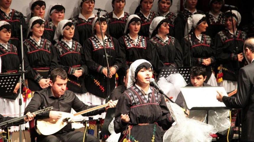 İlkadım Belediyesi THM Korosu, Sanatseverleri Karadeniz T&uuml;rk&uuml;leriyle Coşturdu