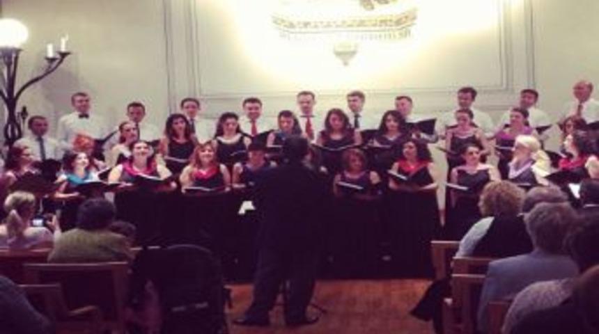 &Ccedil;ok Sesli Koro İsve&ccedil;&rsquo;te Konser Verdi