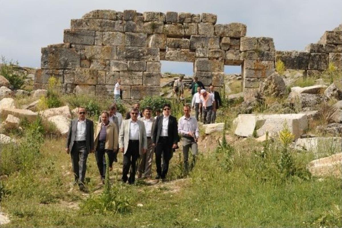 Vali Yılmaz, Aizanoi Antik Kenti'ne Hayran Kaldı