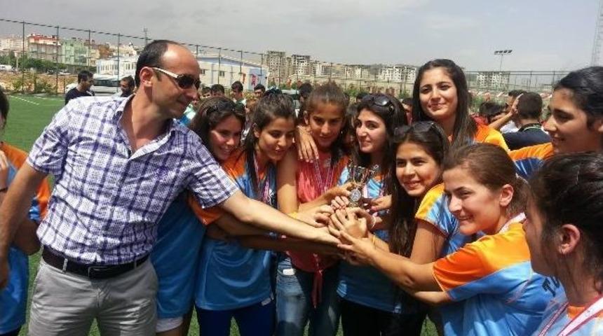 Osmaniye Atatürk Lisesi Bayan Hokey Takımı Türkiye 3.’sü Oldu