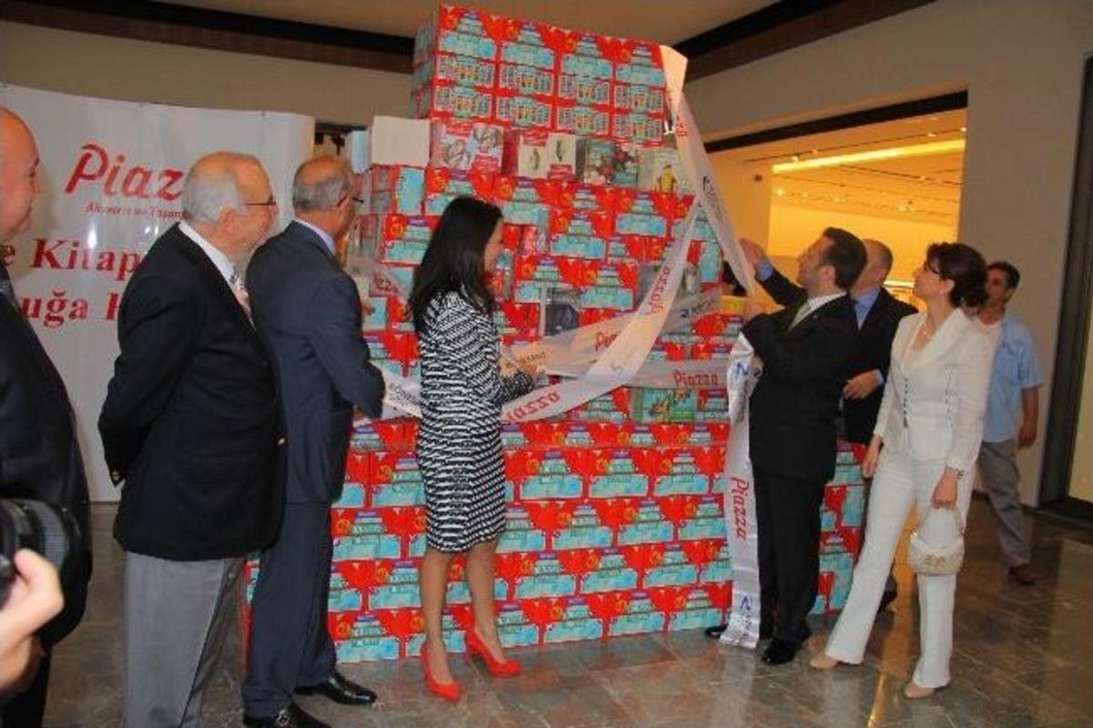 R&ouml;nesans Eğitim Vakfı 20 Bin Kitap Bağışladı