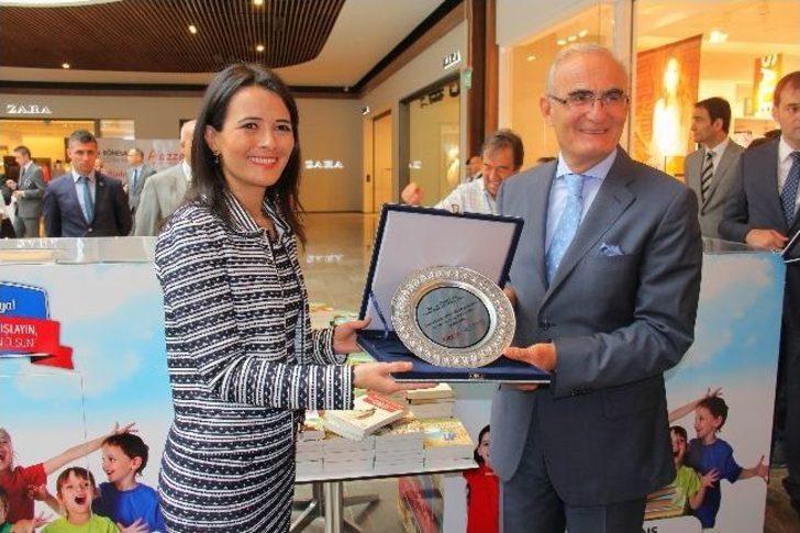 Rönesans Eğitim Vakfı 20 Bin Kitap Bağışladı G1