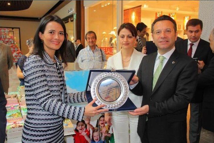 Rönesans Eğitim Vakfı 20 Bin Kitap Bağışladı G2