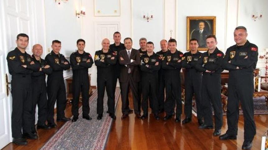 Solo T&uuml;rk Pilotlarından Vali Yerlikaya&rsquo;ya Ziyaret