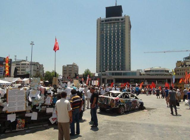 Taksim sakin g&uuml;nlerinden birini yaşıyor 1