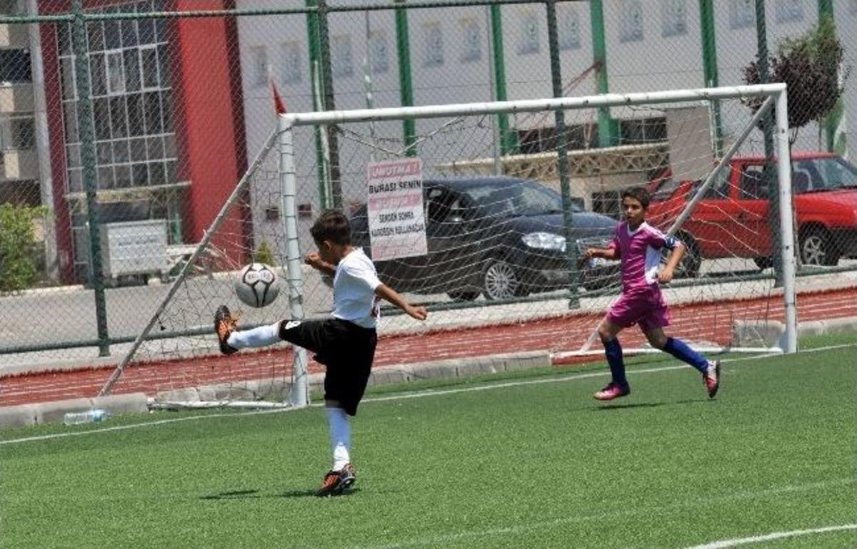 U11&rsquo;lerde Fo&ccedil;a Belediyespor Play Off&rsquo;da