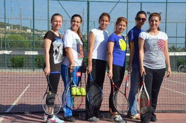 Aliağalı Sporseverlerden Tenis Kursuna Yoğun İlgi