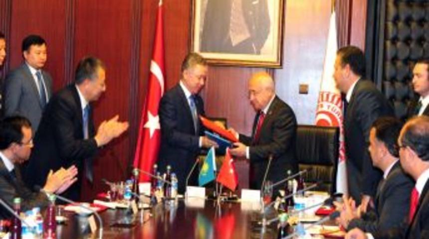 TBMM Başkanı &Ccedil;i&ccedil;ek, Kazakistan Meclis Başkanı Nigmatulin Ile G&ouml;r&uuml;şt&uuml;