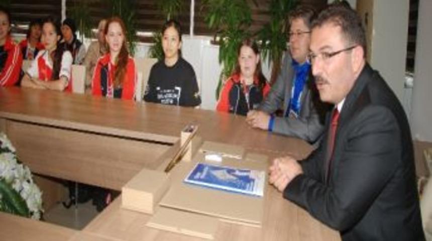 &Ccedil;ocuklardan Vali Altınok&rsquo;a Ziyaret