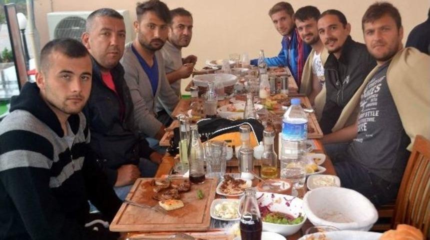 Sanat&ccedil;ı Okan Yalabık'tan Balıkesirspor'a Destek