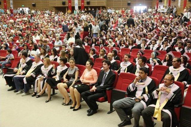 Asü Fen Edebiyat Fakültesi 204 Mezun Verdi