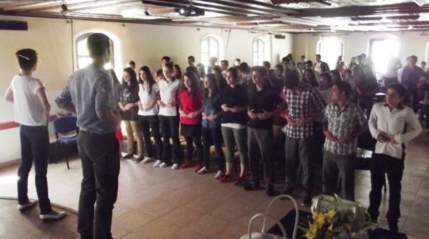 555 &Ouml;ğrenciye Yoga Eğitimi Verildi