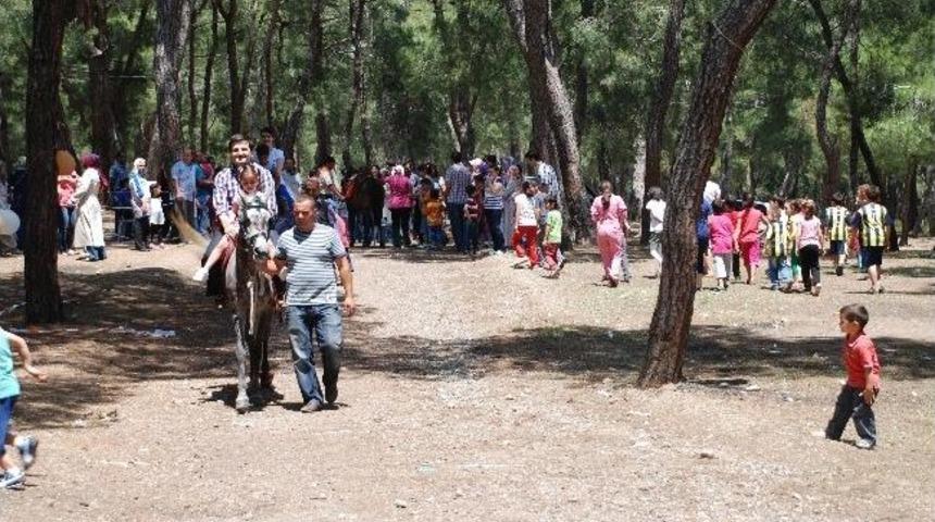 Minik &Ouml;ğrenciler Aileleriyle Birlikte Eğlendi