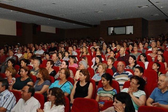 Ahmet Piriştina Kültür Merkezi’nde İlk Oyun: