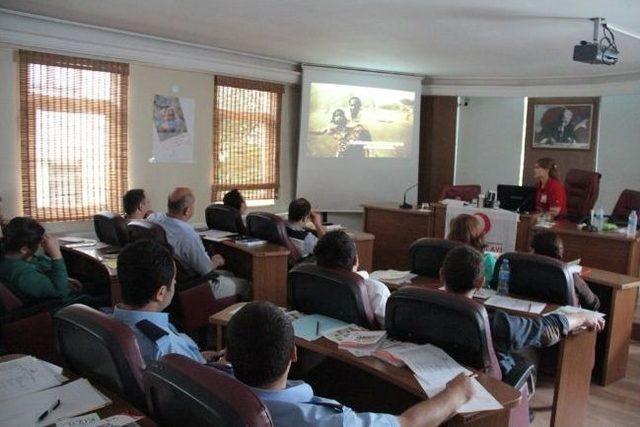 Belediye Personeline Temel İlk Yardım Semineri