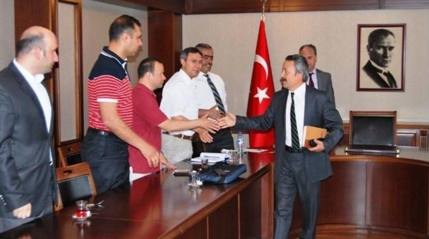 As&uuml;&rsquo;l&uuml; Akademisyenler Abd Yolcusu