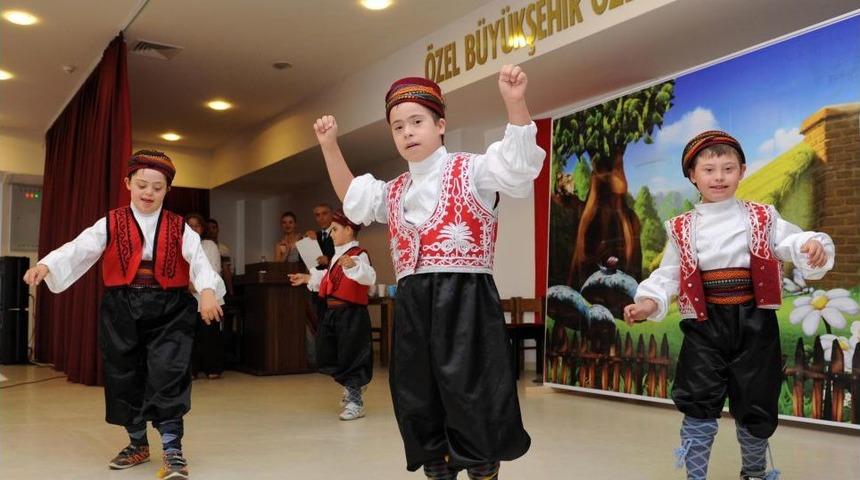 Engelli &Ouml;ğrencilerin Yılsonu Heyecanı