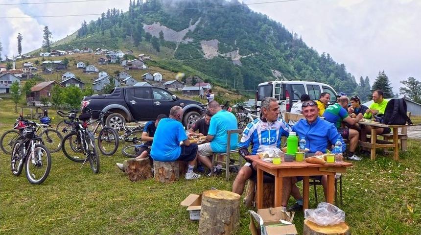 Sakaryalı Bisiklet G&ouml;n&uuml;ll&uuml;leri Dikmen Yaylası&rsquo;na &Ccedil;ıktı