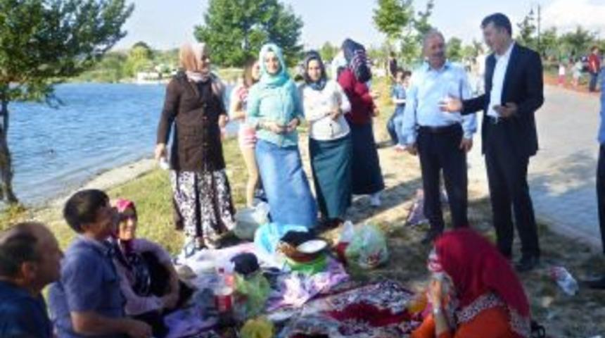 Milletvekili &Ccedil;elik'ten Piknik&ccedil;ilere Ziyaret