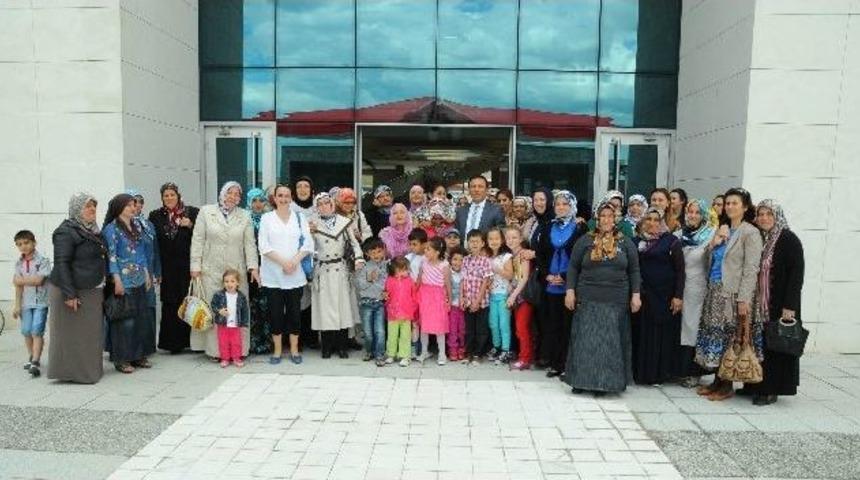 Canikli Kadınlar Yeni Hizmet Binasını Gezdi