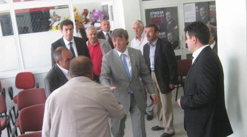 Mhp&rsquo;li B&uuml;nyan Belediye Başkanı Mehmet &Ouml;zmen&rsquo;den Ak Partiye Ziyaret