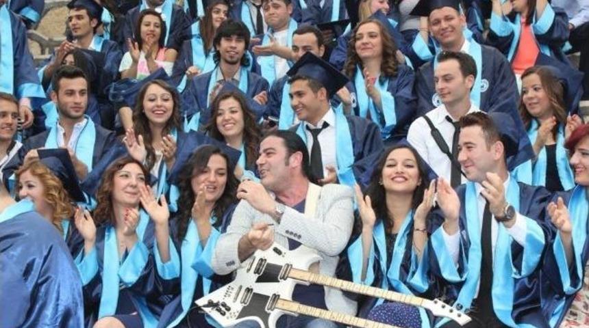 Honaz Meslek Y&uuml;ksekokulu'nda Mezuniyet Coşkusu