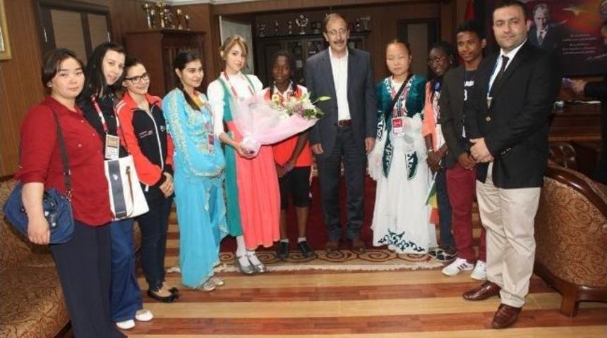 T&uuml;rk&ccedil;enin Sevdalıları Başkan Bulutlar'ı Ziyaret Etti