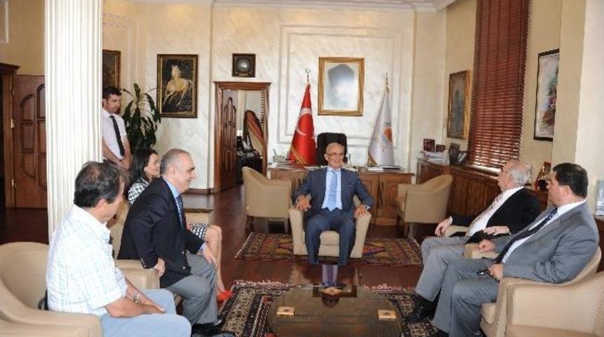 R&ouml;nesans Holding Y&ouml;neticileri Başkan Yılmaz&rsquo;ı Ziyaret Etti