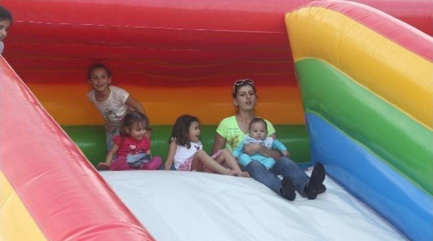 &Ccedil;ocuklar Emin Ellerde