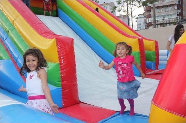 &Ccedil;ocuklar Emin Ellerde 1