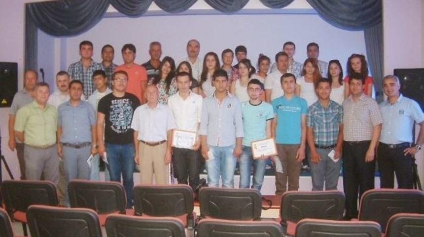 Burhaniye&rsquo;de Mesleki Eğitim Merkezinde &Ouml;d&uuml;l Coşkusu