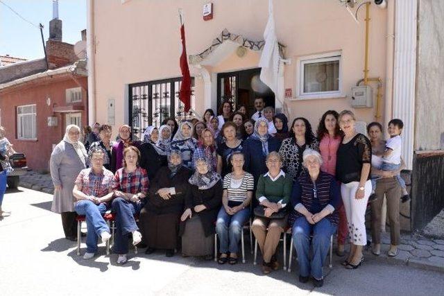 Kadınlar El Emeklerini Sergilediler 1