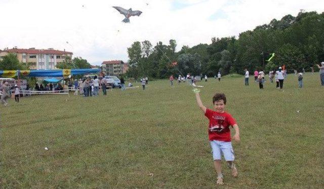 Çaycuma’da Geleneksel Uçurtma Şenliği Yapıldı