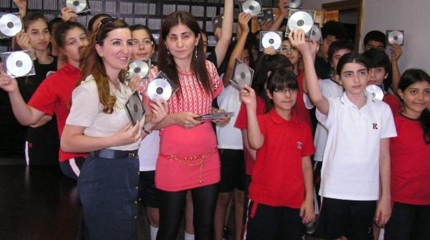 &Ouml;ğrencilerden G&ouml;rme Engellilere Destek