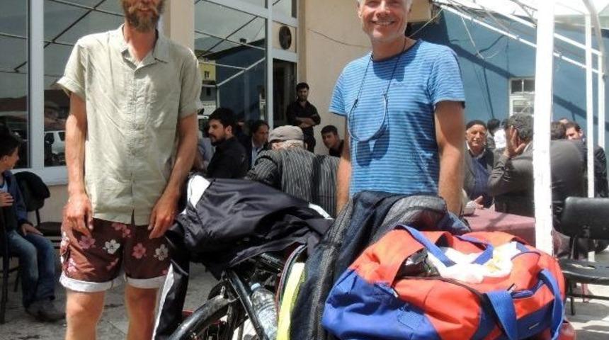 Eleşkirt&rsquo;te İngiliz Turistlerin &Ccedil;ay Molası