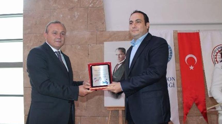 K&uuml;&ccedil;&uuml;k Mucitlere &Ouml;d&uuml;lleri Verildi