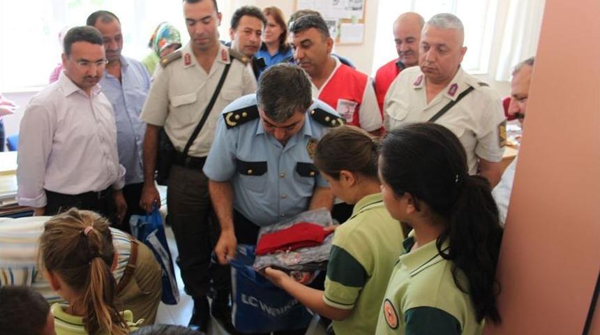 Silifke'de 'Parlayan Gen&ccedil;ler'e Emniyetten Karne Hediyesi