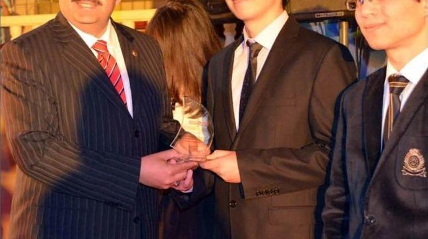 Manisa &Ouml;zel Şehzade Koleji, 16. Mezunlarını Verdi