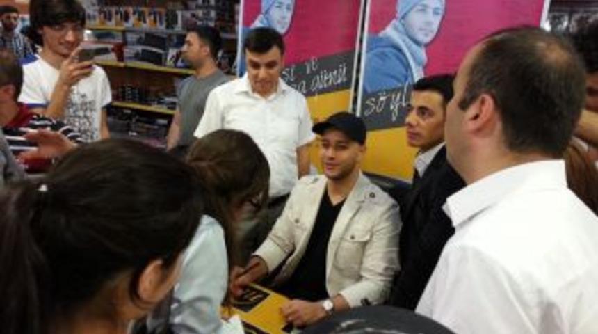 R&B Sanatçısı Zain, Hayranları Ile Buluştu