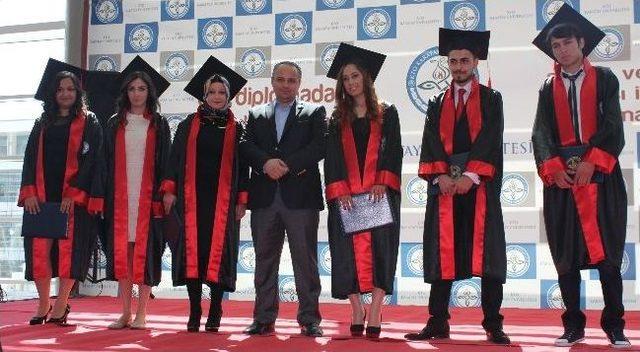 Kto Karatay Üniversitesi İlk Mezunlarını Verdi