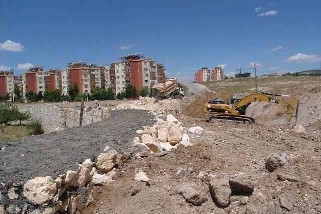 Adıyaman 2. Çevre Yolu’nda İstinat Duvarı Yapılıyor