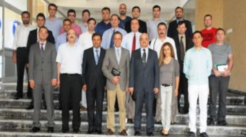 21. Cerrahi G&uuml;nleri Etkinliğinde Doktorlar Bilgi Ve Brikimlerini Paylaştı