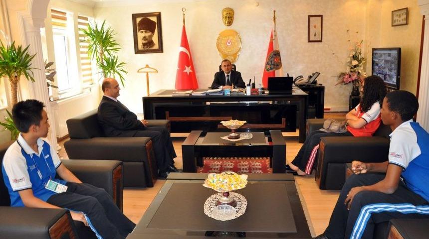 Mardin Emniyet M&uuml;d&uuml;r&uuml; Kara, D&uuml;nya &Ccedil;ocuklarını Ağırladı