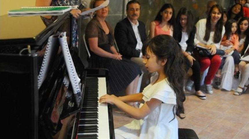 Miniklerden Piyano Resitali