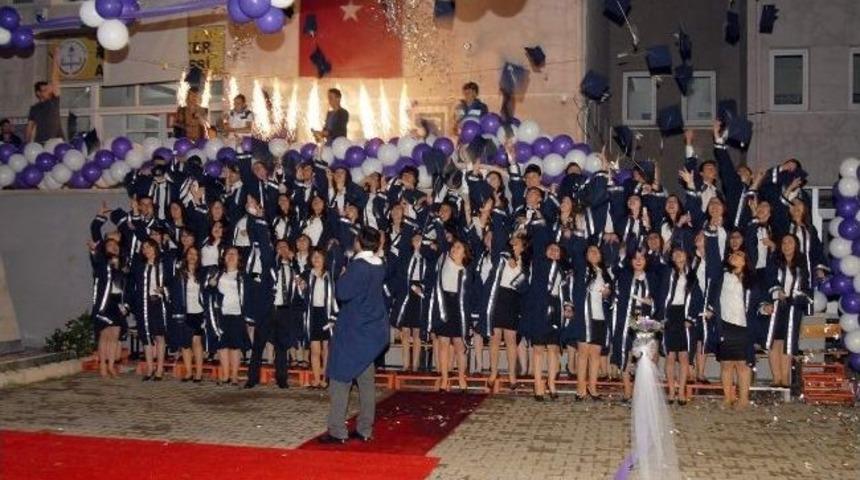 Boz&uuml;y&uuml;k Mustafa Şeker Anadolu Lisesi'nde Mezuniyet Coşkusu