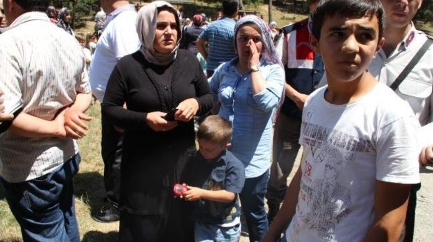 Jandarma Ormanda Kaybolan 2 &Ccedil;ocuğu Manzarayı İzlerken Buldu