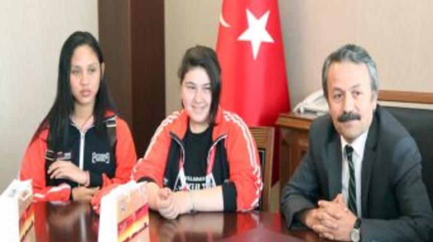 T&uuml;rk&ccedil;enin &Ccedil;ocukları Aksaray &Uuml;niversitesi'ni Ziyaret Etti