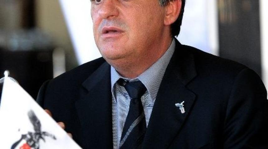 Serdal Adalı, Manisa&rsquo;da Beşiktaşlılar Derneği &Uuml;yeleriyle Buluştu