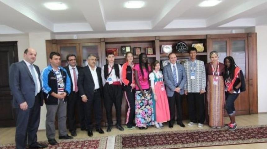 Başkan K&uuml;&ccedil;&uuml;kler, "t&uuml;rk&ccedil;enin &Ccedil;ocuklarını" Makamında Ağırladı