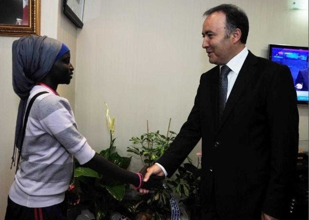 Vali Altıparmak T&uuml;rk&ccedil;e Sevdalısı &Ouml;ğrencileri Ağırladı